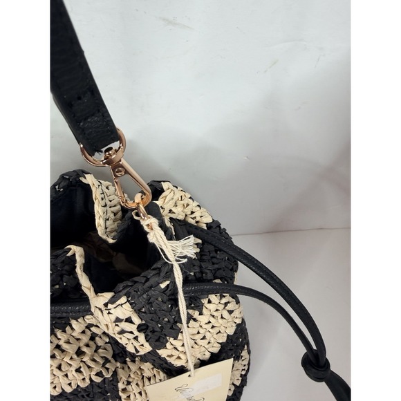 Universal Thread Straw Checker Drawstring Crossbody Bag Black Natural NWT - Picture 6 of 10